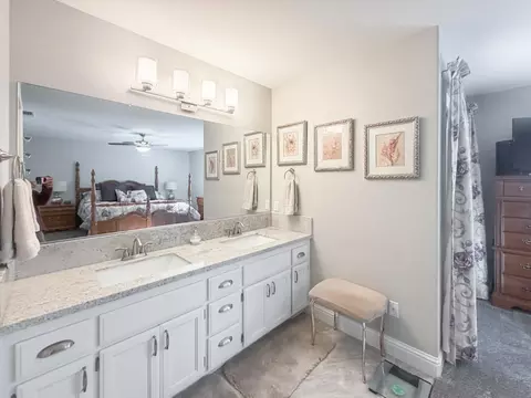 Bath - 5500 Stately Oak Ln, Carmichael, CA 95608 photo 1 of 6