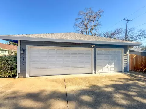Exterior - 5500 Stately Oak Ln, Carmichael, CA 95608 photo 3 of 12