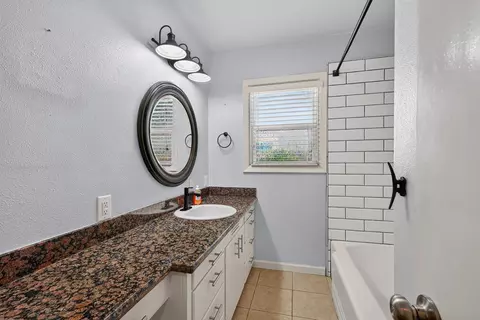 Bath - 709 S Lee Ave, Lodi, CA 95240 photo 2 of 3