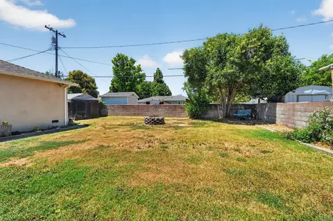 Exterior - 709 S Lee Ave, Lodi, CA 95240 photo 4 of 4