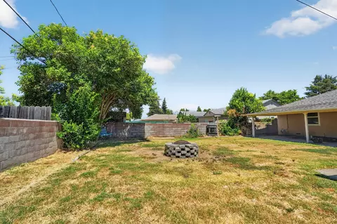 Exterior - 709 S Lee Ave, Lodi, CA 95240 photo 2 of 4