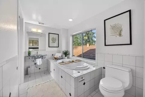 Bath - 5033 El Cemonte Ave, Davis, CA 95618 photo 6 of 7