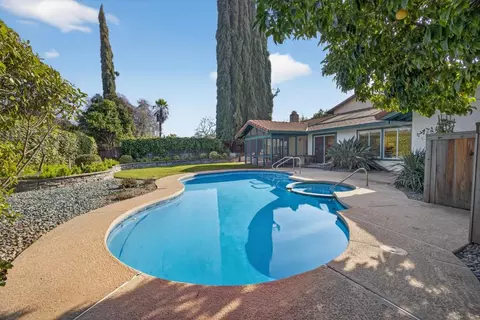 Exterior - 5033 El Cemonte Ave, Davis, CA 95618 photo 10 of 18