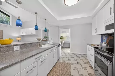 Kitchen - 5033 El Cemonte Ave, Davis, CA 95618 photo 5 of 6