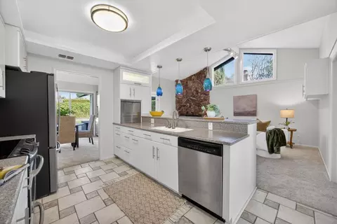 Kitchen - 5033 El Cemonte Ave, Davis, CA 95618 photo 2 of 6