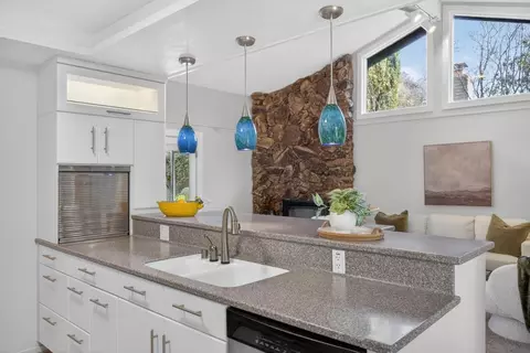 Kitchen - 5033 El Cemonte Ave, Davis, CA 95618 photo 3 of 6