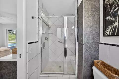 Bath - 5033 El Cemonte Ave, Davis, CA 95618 photo 2 of 7