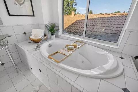 Bath - 5033 El Cemonte Ave, Davis, CA 95618 photo 7 of 7