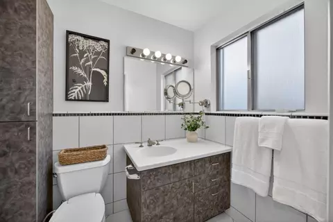 Bath - 5033 El Cemonte Ave, Davis, CA 95618 photo 1 of 7