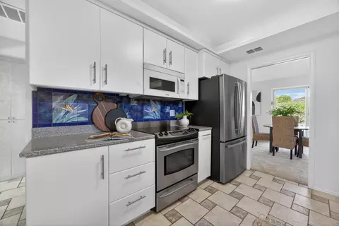 Kitchen - 5033 El Cemonte Ave, Davis, CA 95618 photo 4 of 6