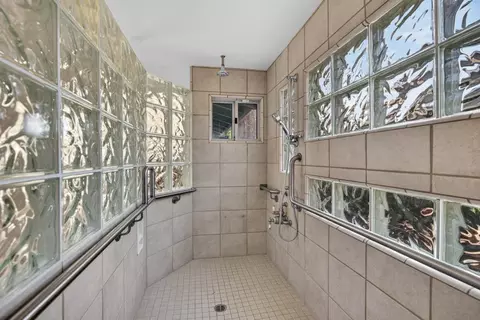Bath - 5033 El Cemonte Ave, Davis, CA 95618 photo 4 of 7
