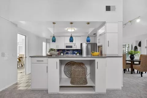 Kitchen - 5033 El Cemonte Ave, Davis, CA 95618 photo 6 of 6