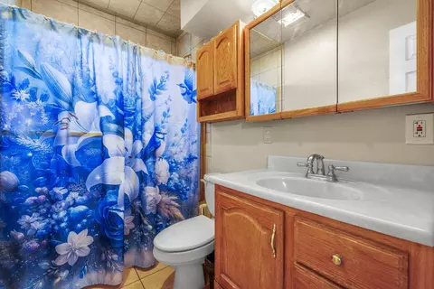 Bath - 808 Cadillac Dr, Modesto, CA 95351 photo 3 of 3