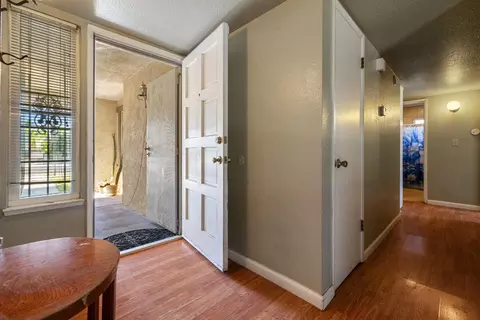 Entry Way - 808 Cadillac Dr, Modesto, CA 95351 photo 2 of 8