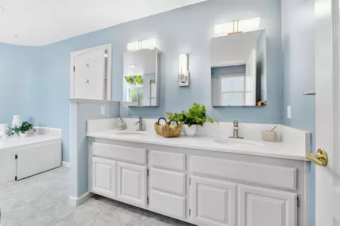 Bath - 3723 Modoc Pl, Davis, CA 95618 photo 1 of 5