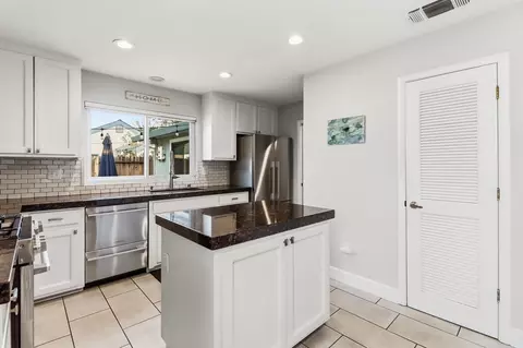 Kitchen - 3216 Oyster Bay Ave, Davis, CA 95616 photo 4 of 8