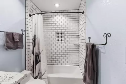 Bath - 3216 Oyster Bay Ave, Davis, CA 95616 photo 5 of 5