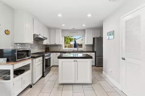 Kitchen - 3216 Oyster Bay Ave, Davis, CA 95616 photo 3 of 8