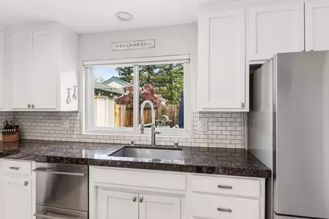 Kitchen - 3216 Oyster Bay Ave, Davis, CA 95616 photo 5 of 8