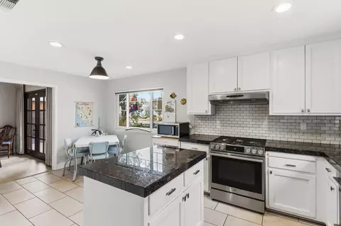 Kitchen - 3216 Oyster Bay Ave, Davis, CA 95616 photo 6 of 8