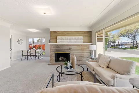 Living - 1465 Franklin Ave, Tracy, CA 95376 photo 2 of 5