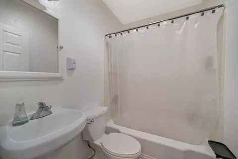 Bath - 2836 Randolph Ave, Carmichael, CA 95608 photo 3 of 3