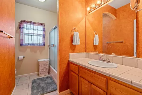 Bath - 2909 Kingman Ct, Modesto, CA 95355 photo 2 of 2
