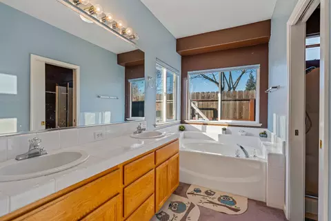 Bath - 2909 Kingman Ct, Modesto, CA 95355 photo 1 of 2