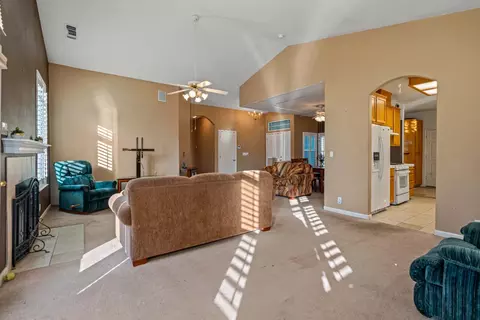 Living - 2909 Kingman Ct, Modesto, CA 95355 photo 3 of 4
