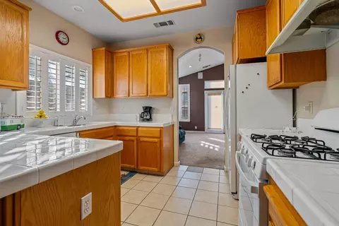 Kitchen - 2909 Kingman Ct, Modesto, CA 95355 photo 2 of 4