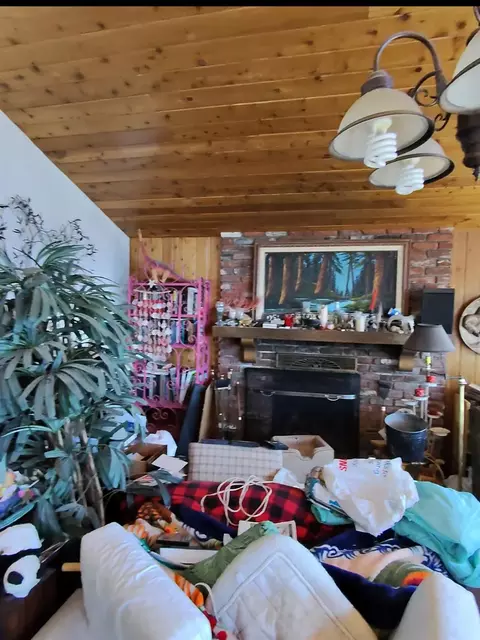 Living - 26761 Deertrail Dr, Tehachapi, CA 93561 photo 2 of 2