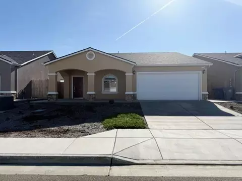 1124 E Orange St, Avenal, CA 93204