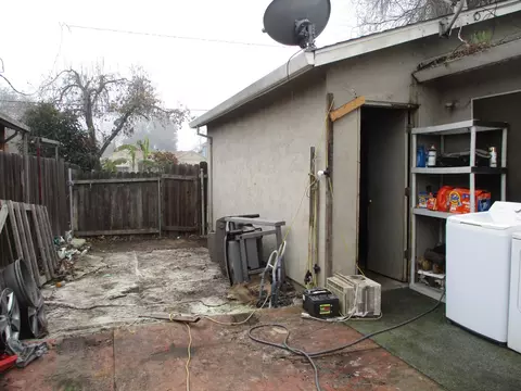 Exterior - 1237 E Hazelton, Stockton, CA 95205 photo 3 of 4