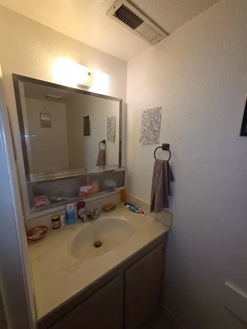 Bath - 565 North St, Corning, CA 96021 photo 1 of 4