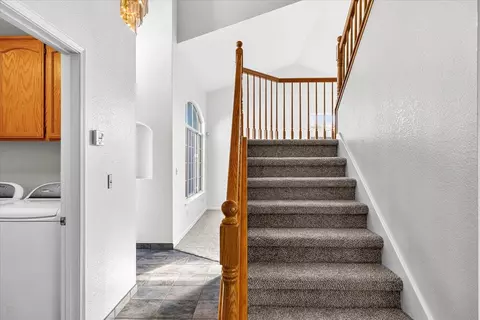 Entry Way - 3624 Effingham Ln, Modesto, CA 95357 photo 4 of 6