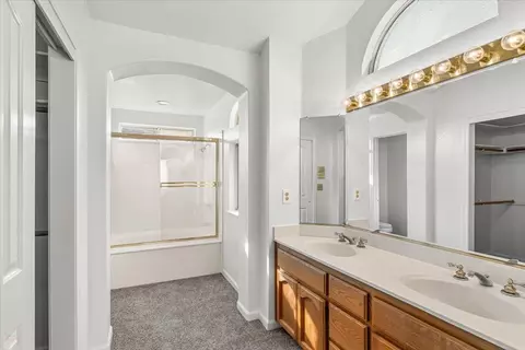 Bath - 3624 Effingham Ln, Modesto, CA 95357 photo 2 of 5