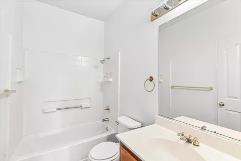 Bath - 3624 Effingham Ln, Modesto, CA 95357 photo 1 of 5