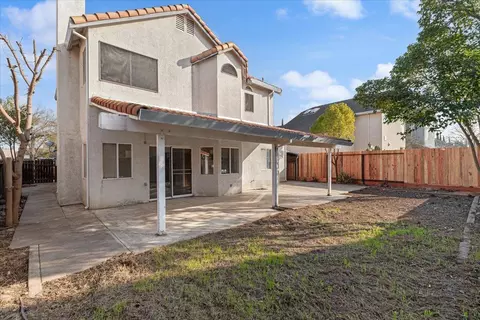 Exterior - 3624 Effingham Ln, Modesto, CA 95357 photo 7 of 9