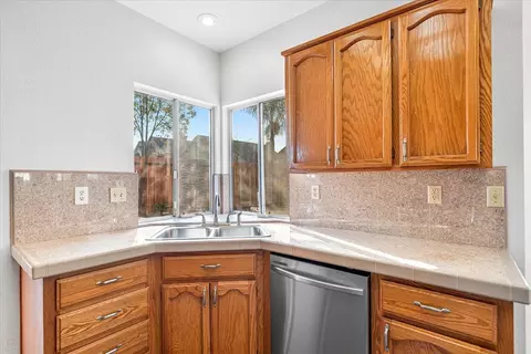 Kitchen - 3624 Effingham Ln, Modesto, CA 95357 photo 4 of 5