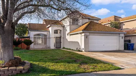 Exterior - 3624 Effingham Ln, Modesto, CA 95357 photo 2 of 9