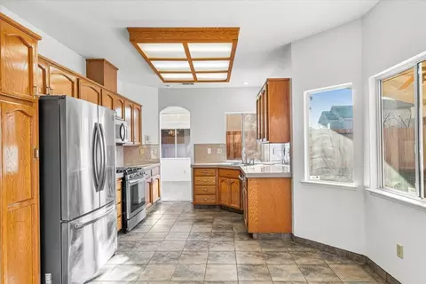 Kitchen - 3624 Effingham Ln, Modesto, CA 95357 photo 2 of 5