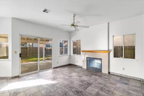 Living - 3624 Effingham Ln, Modesto, CA 95357 photo 8 of 11