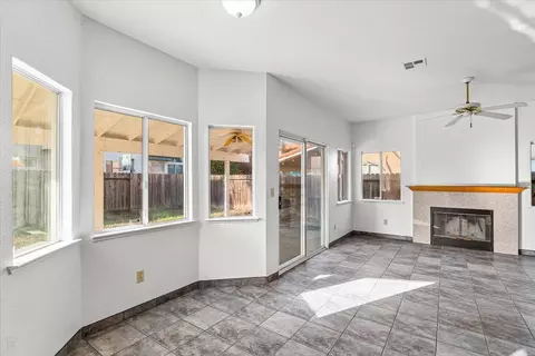 Living - 3624 Effingham Ln, Modesto, CA 95357 photo 6 of 11