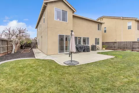 Exterior - 2993 Essie Pl, Modesto, CA 95355 photo 7 of 9