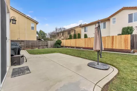 Exterior - 2993 Essie Pl, Modesto, CA 95355 photo 8 of 9
