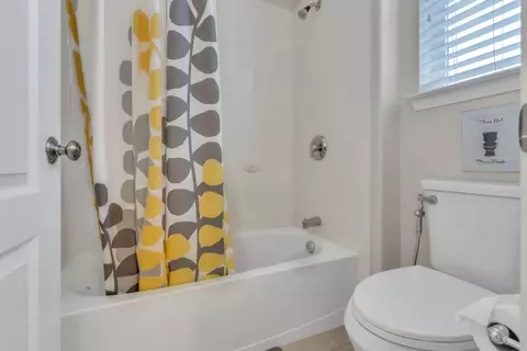 Bath - 2993 Essie Pl, Modesto, CA 95355 photo 2 of 4