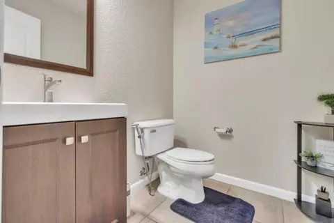 Bath - 2993 Essie Pl, Modesto, CA 95355 photo 1 of 4