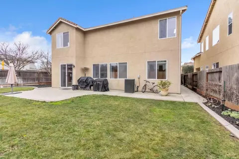 Exterior - 2993 Essie Pl, Modesto, CA 95355 photo 5 of 9