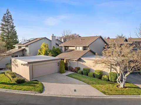 8899 Bluff Ln, Fair Oaks, CA 95628