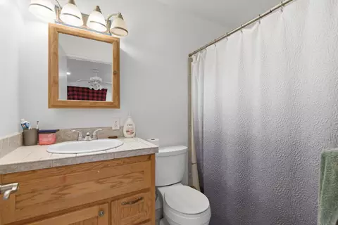 Bath - 120 Westgate Dr, Williams, CA 95987 photo 2 of 2